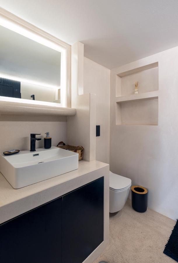 Black And White Apartment Pollonia Exteriér fotografie